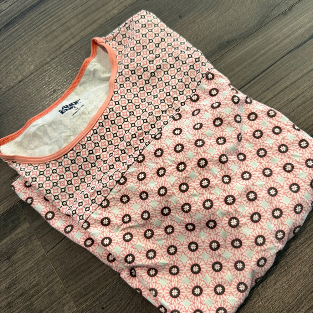 Lands End Pink Geometric Long Sleeve Rash guard swim Suit Crew Neck Size Small